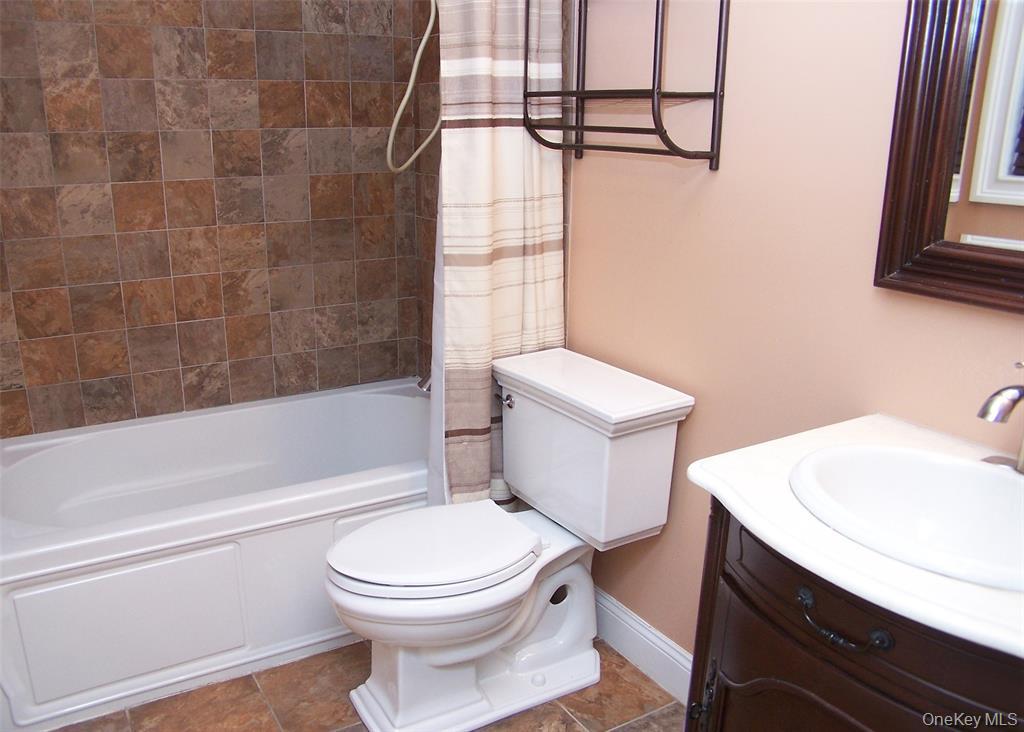 #13 photo, 100 Lake Promenade, 東長島 Ronkonkoma , NY 11779