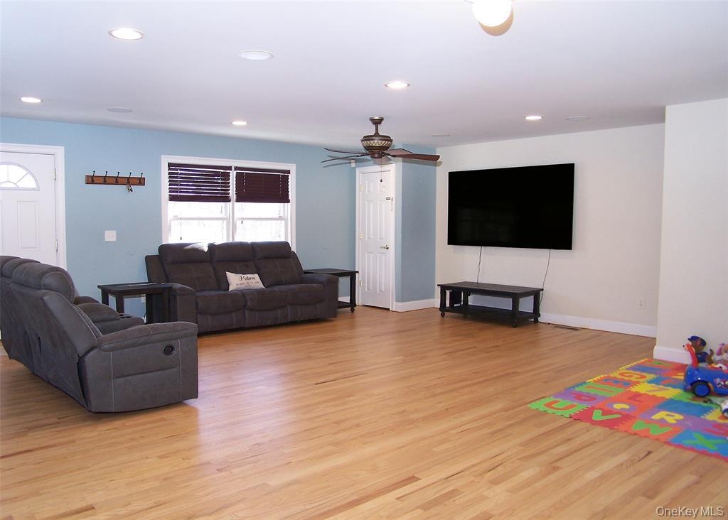 #2 photo, 100 Lake Promenade, 東長島 Ronkonkoma , NY 11779