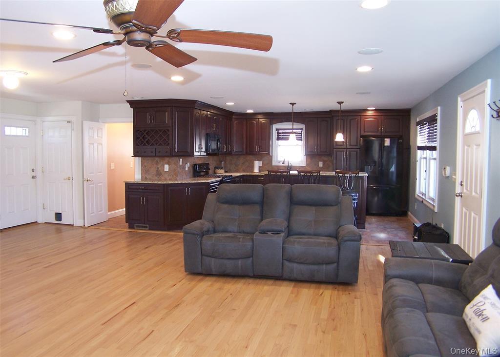 #4 photo, 100 Lake Promenade, 東長島 Ronkonkoma , NY 11779