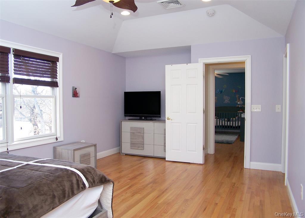 #7 photo, 100 Lake Promenade, 東長島 Ronkonkoma , NY 11779