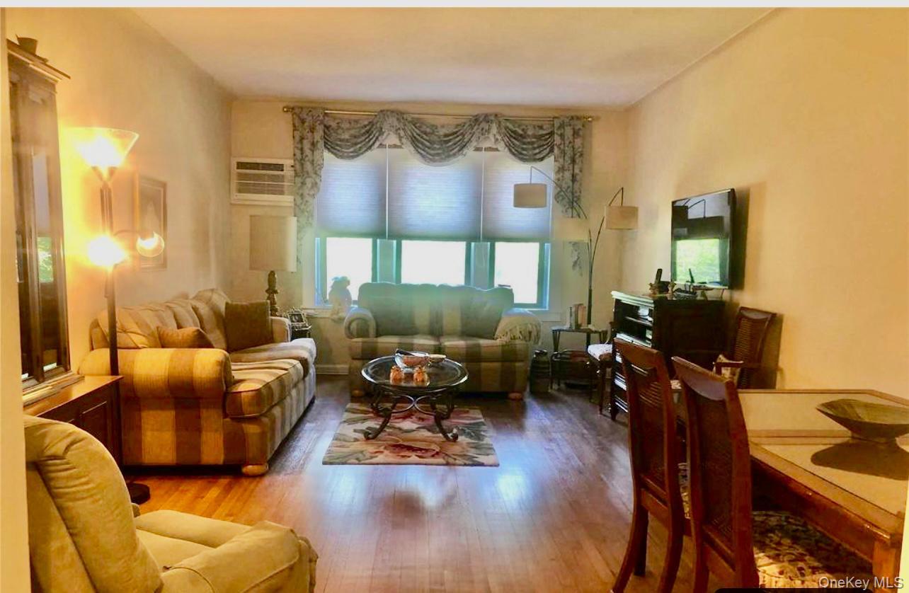 #7 photo, 29 Woodmere Boulevard, Woodmere , NY 11598