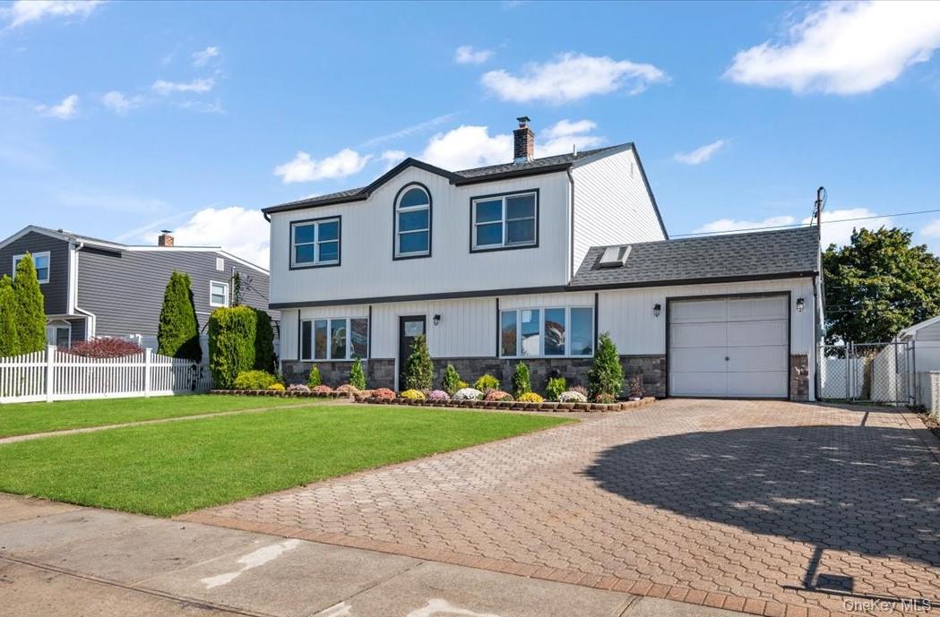 #3 photo, 89 Ridge Lane, 롱 아일랜드 Levittown , NY 11756