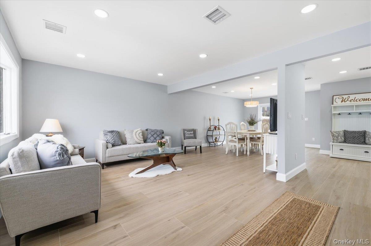 #5 photo, 89 Ridge Lane, 롱 아일랜드 Levittown , NY 11756