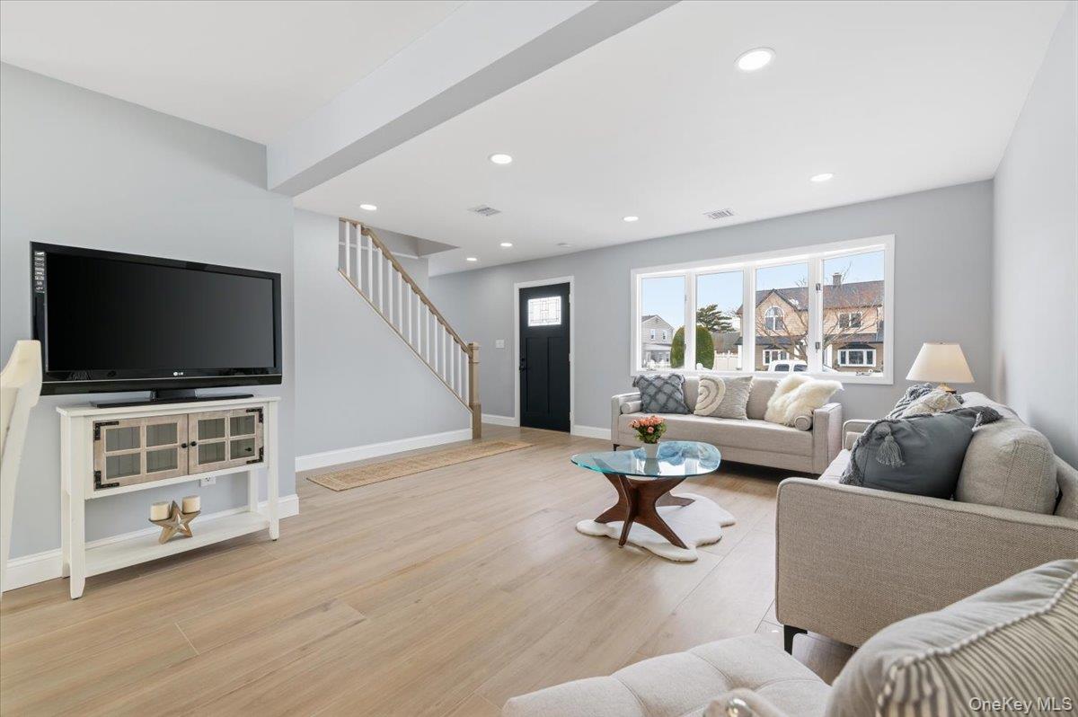 #7 photo, 89 Ridge Lane, 롱 아일랜드 Levittown , NY 11756