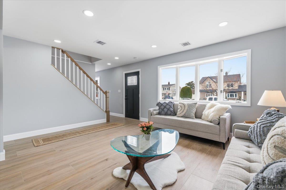 #8 photo, 89 Ridge Lane, 롱 아일랜드 Levittown , NY 11756