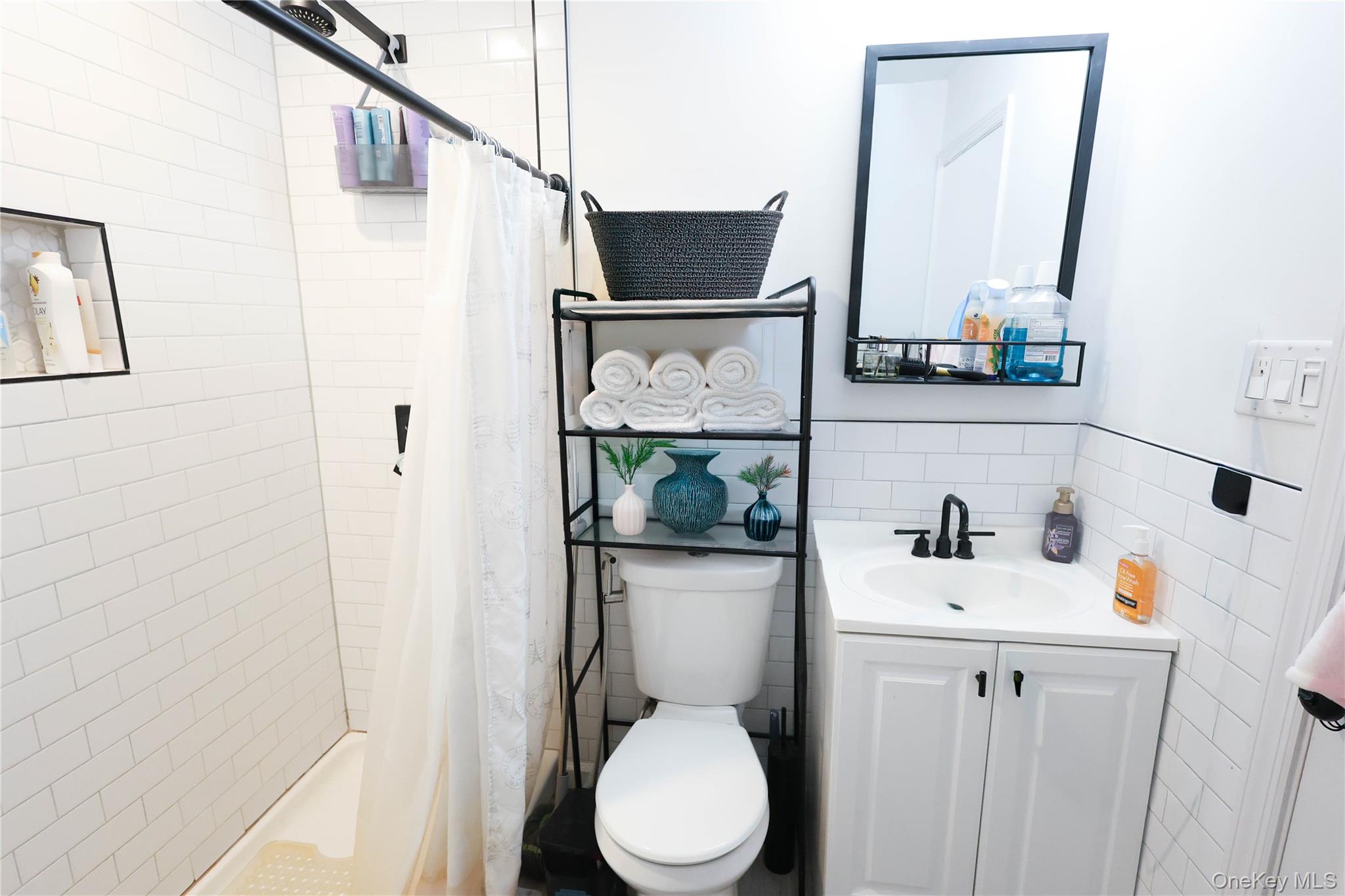 #7 photo, 3 Saratoga Court, Ridge , NY 11961