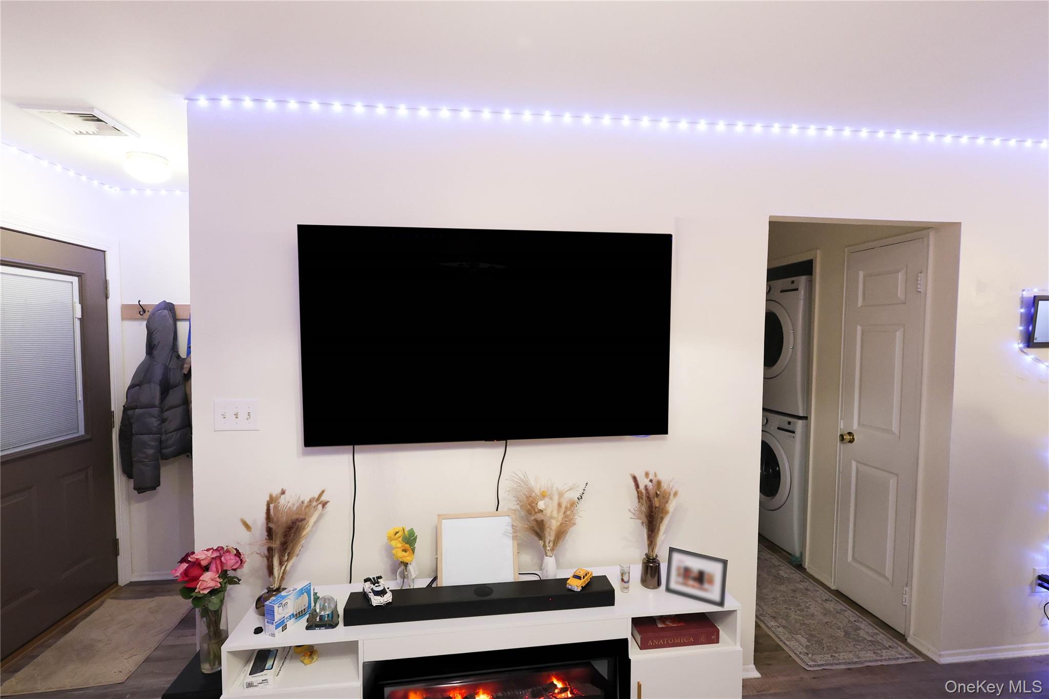 #8 photo, 3 Saratoga Court, Ridge , NY 11961