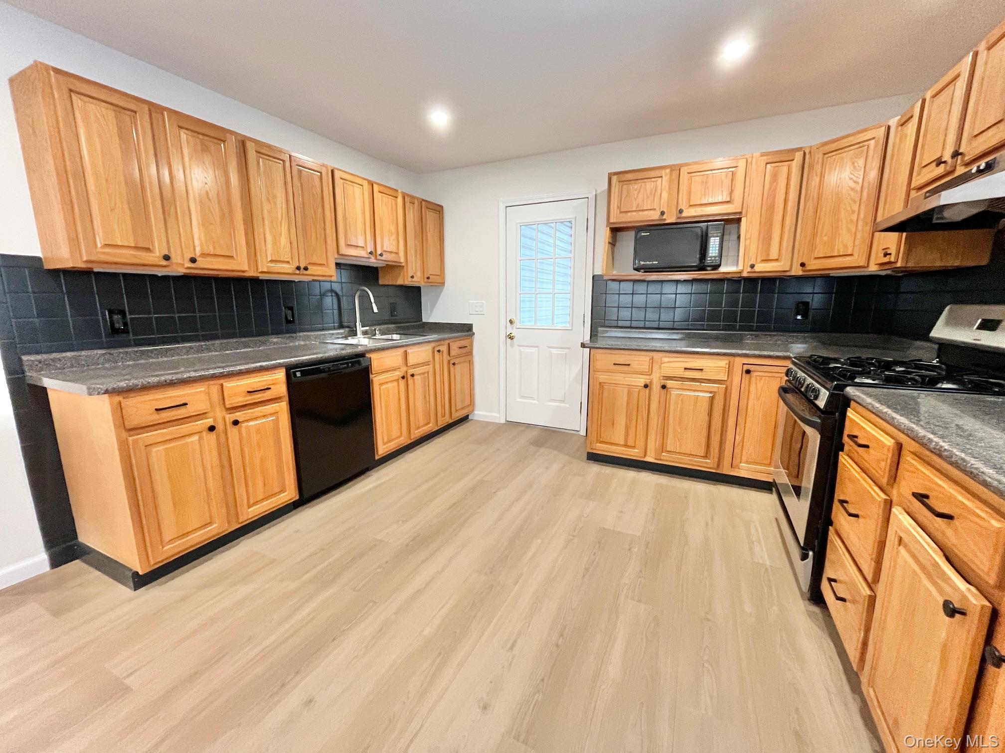 #2 photo, 103 Bennett Avenue, Yonkers , NY 10701