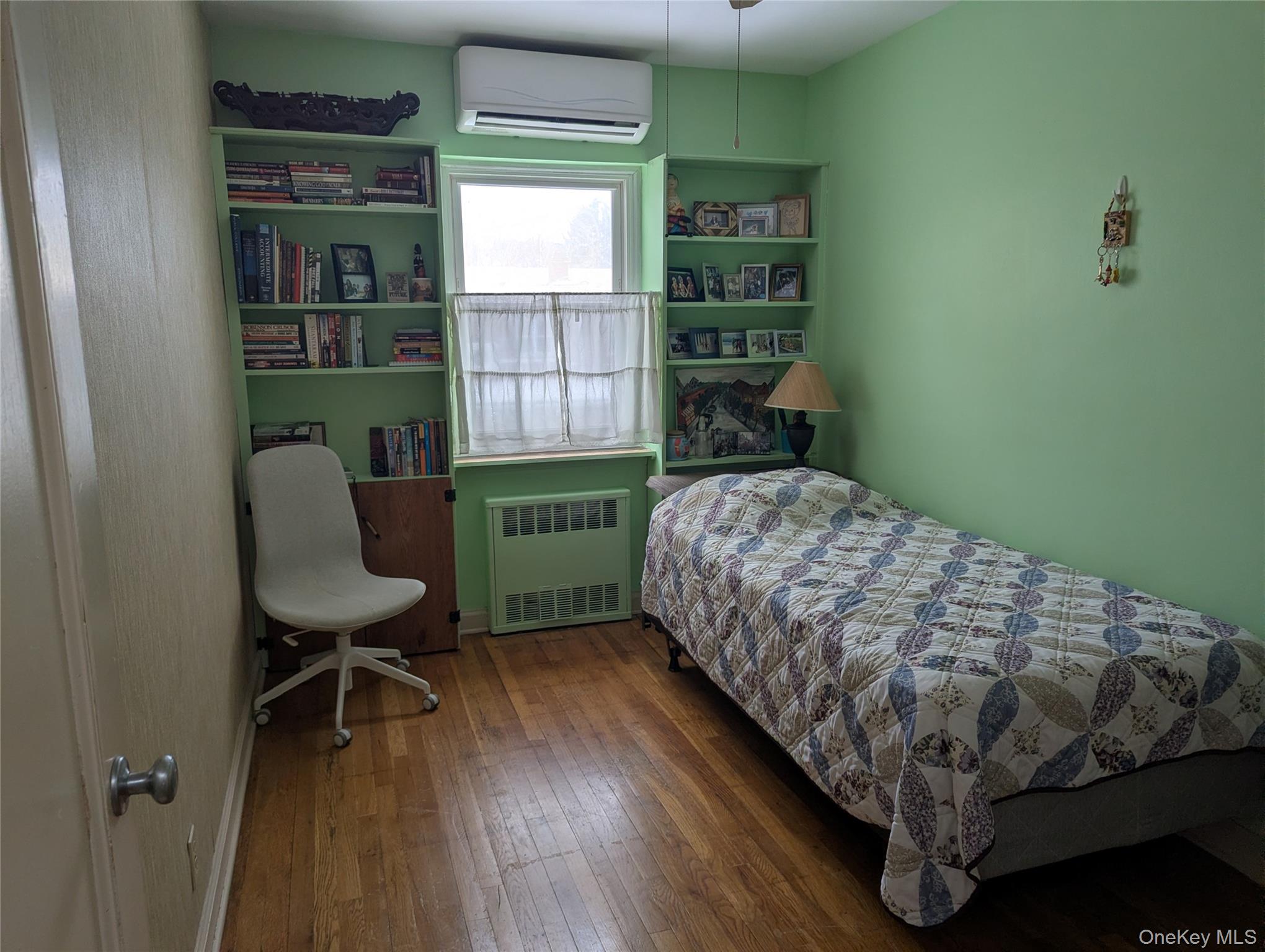 #18 photo, 8906 218th Street, קווינס Queens Village , NY 11427