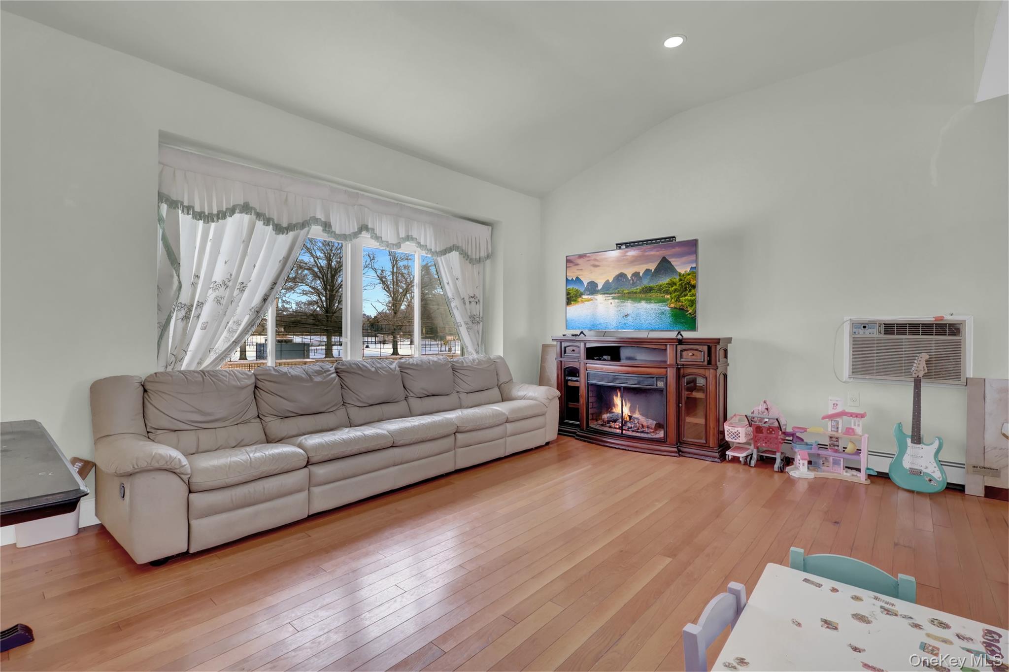 #6 photo, 40 Scholar Lane, सफ़ोक काउंटी Commack , NY 11725