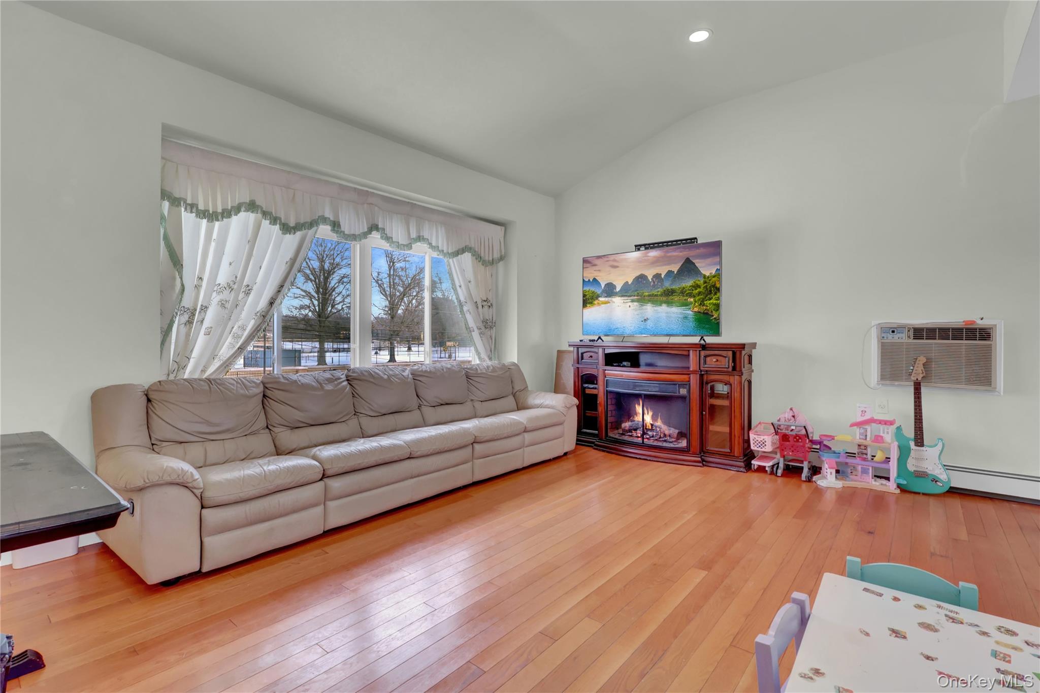 #9 photo, 40 Scholar Lane, सफ़ोक काउंटी Commack , NY 11725