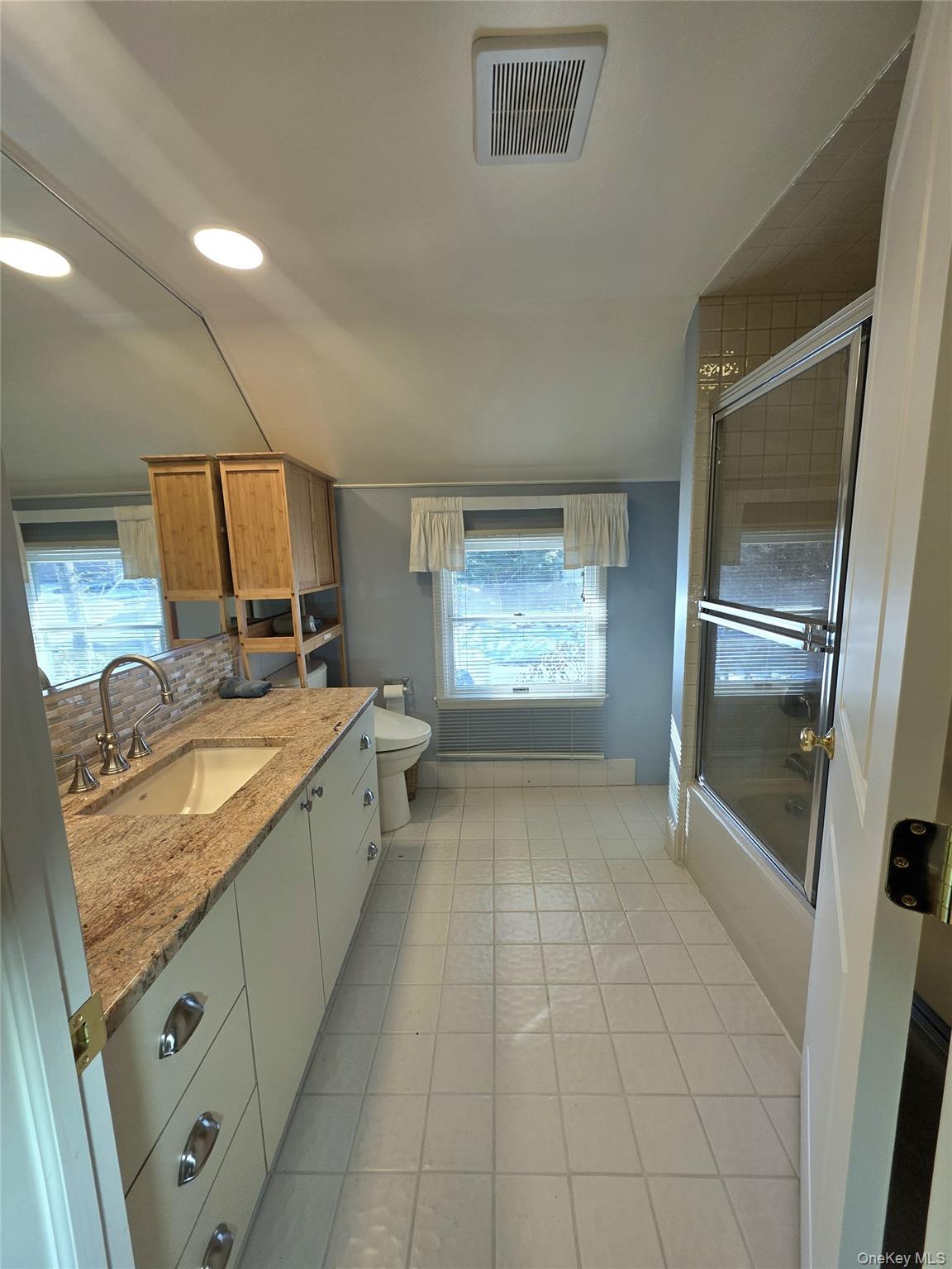 #13 photo, 30 Tappen Drive, سوفولك Melville , NY 11747