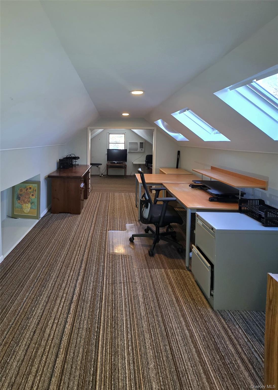 #14 photo, 30 Tappen Drive, سوفولك Melville , NY 11747