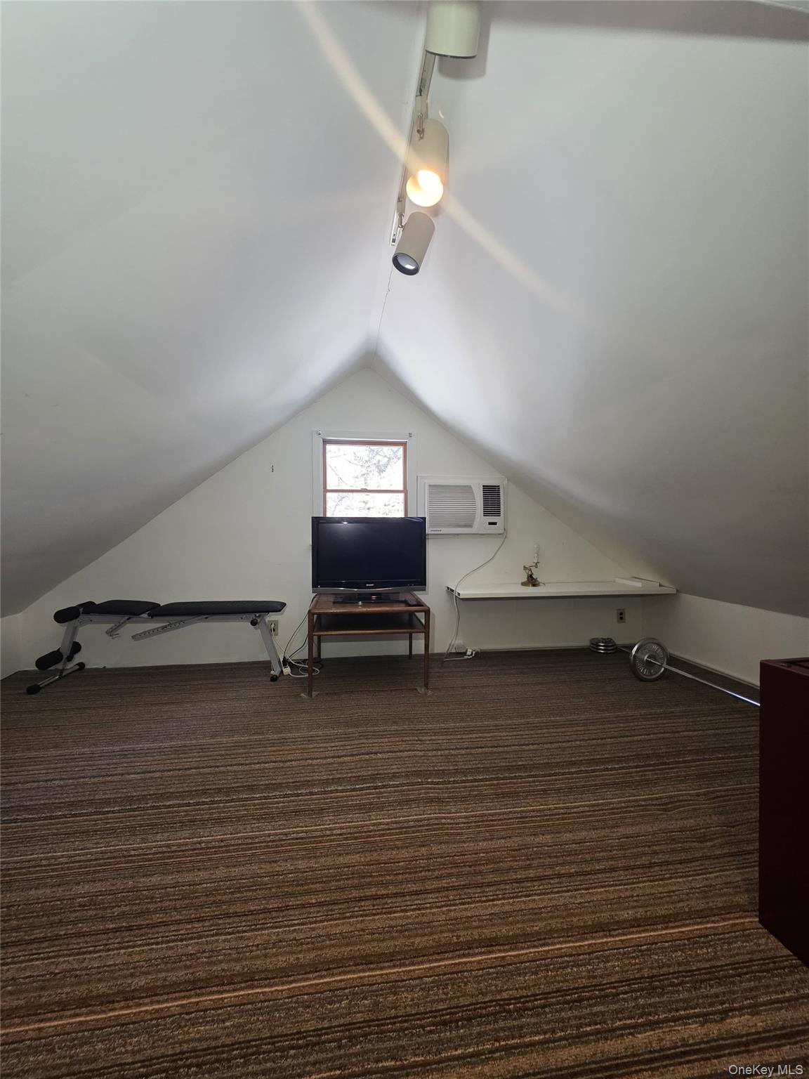 #15 photo, 30 Tappen Drive, سوفولك Melville , NY 11747