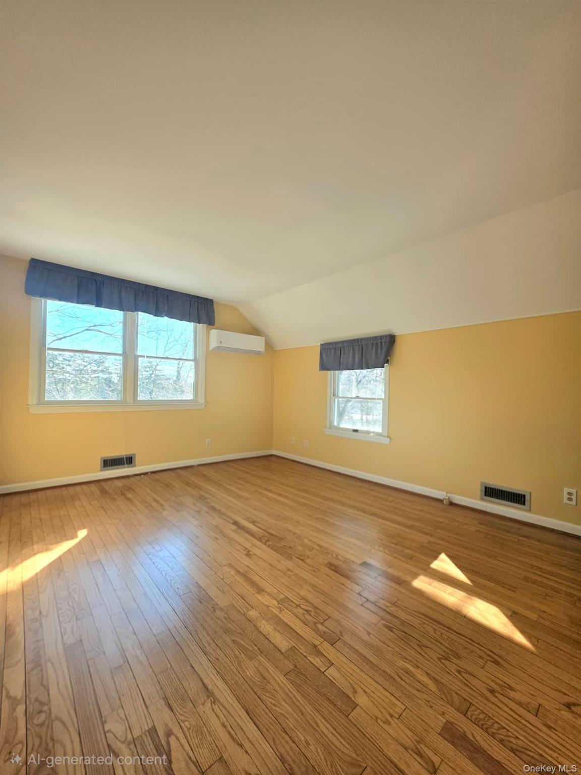 #9 photo, 30 Tappen Drive, سوفولك Melville , NY 11747