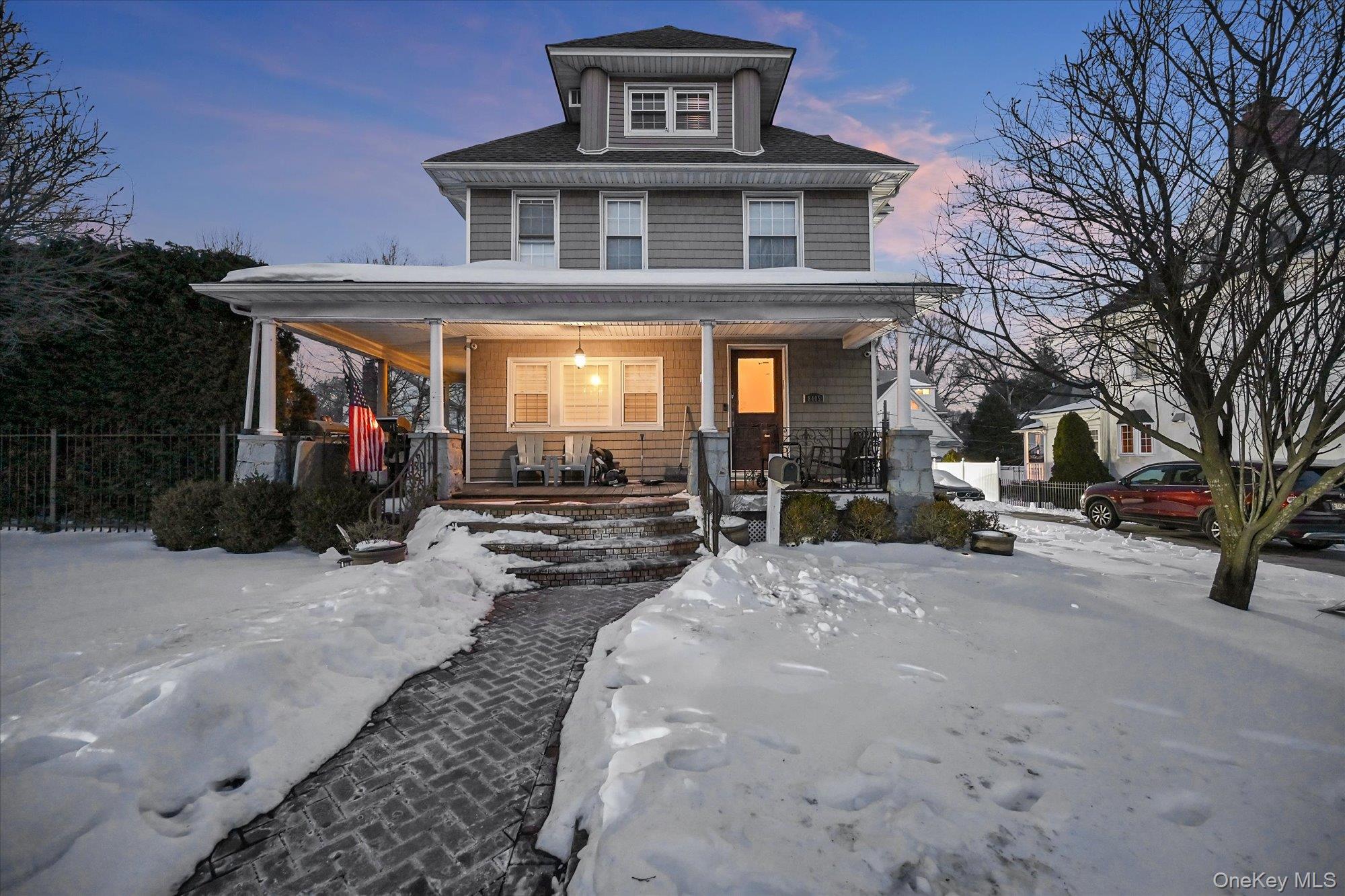 #1 photo, 8405 112th Street, कुईंस Richmond Hill , NY 11418