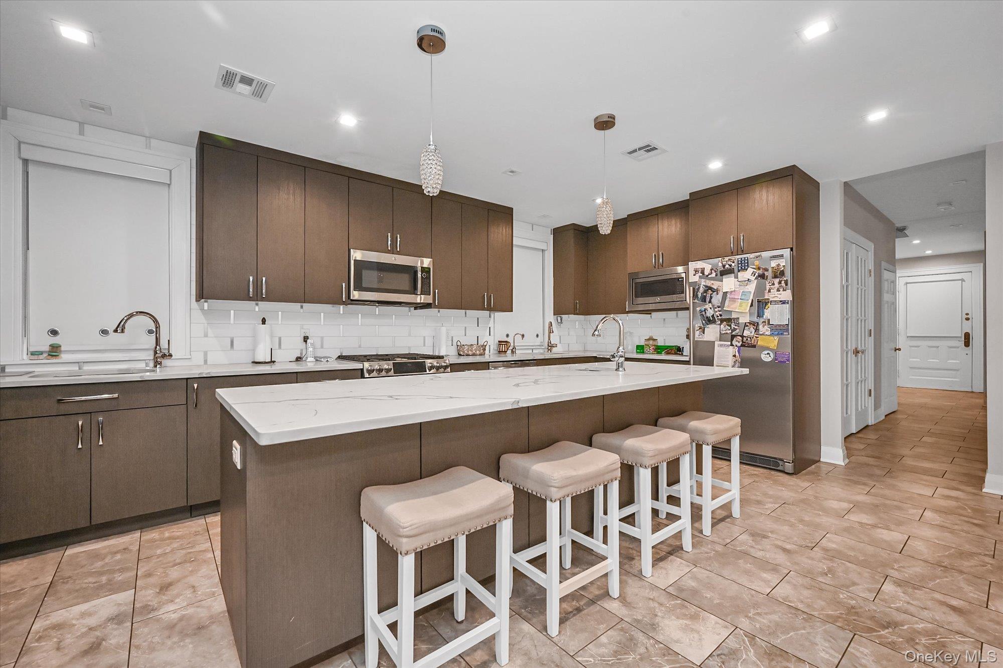 #3 photo, 8405 112th Street, कुईंस Richmond Hill , NY 11418