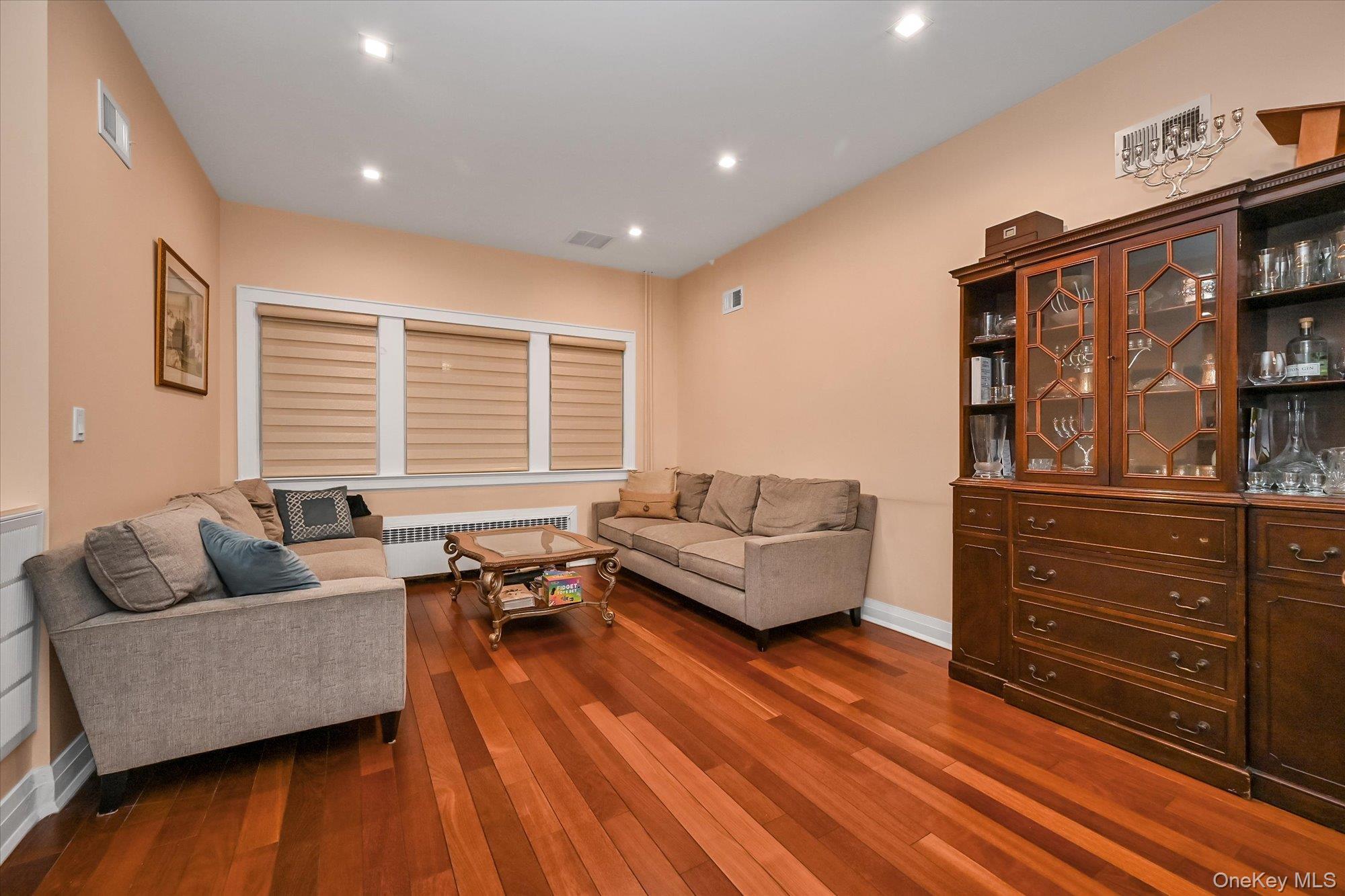 #7 photo, 8405 112th Street, कुईंस Richmond Hill , NY 11418