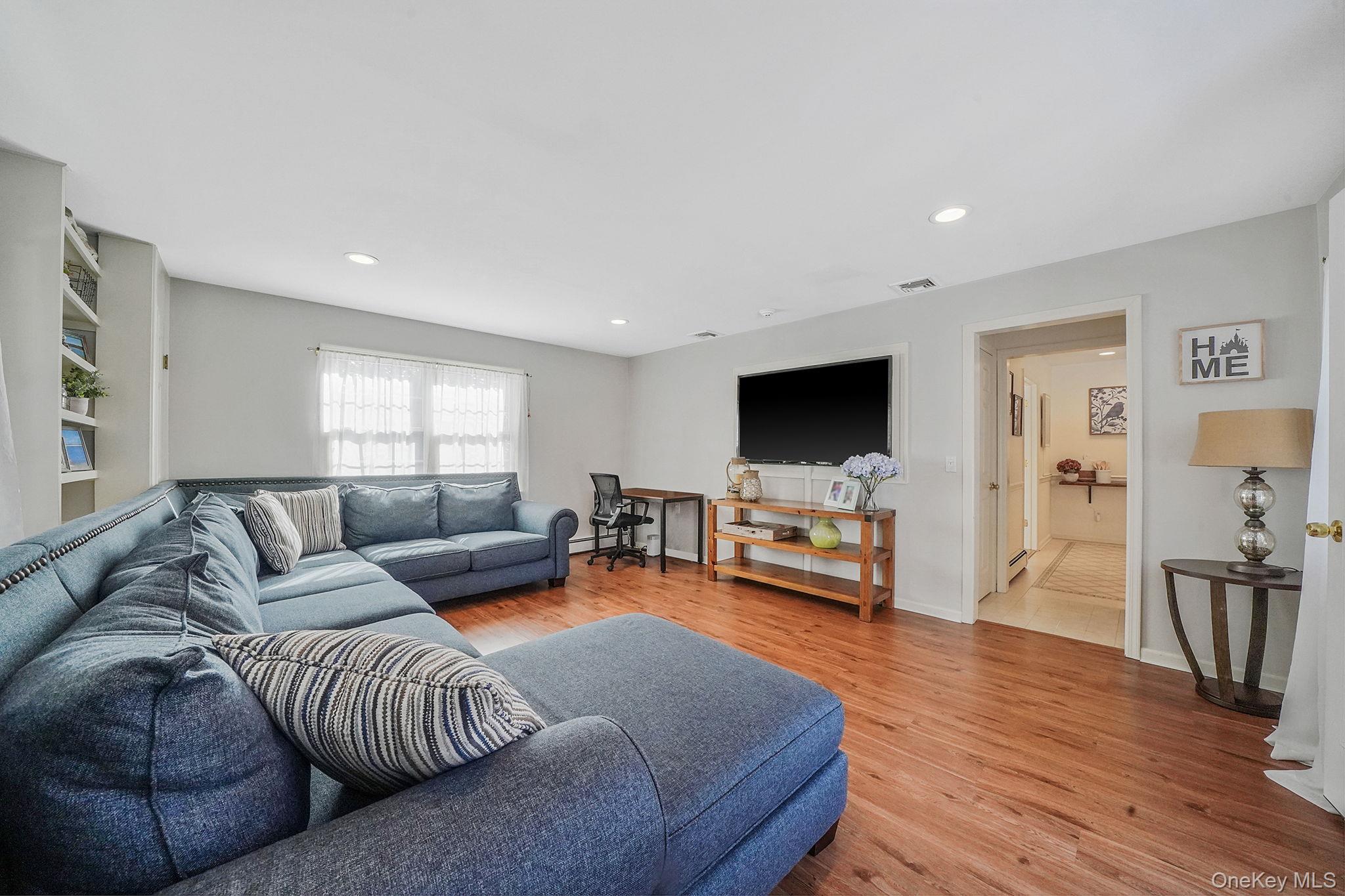 #18 photo, 109 Quaker Path, Stony Brook , NY 11790