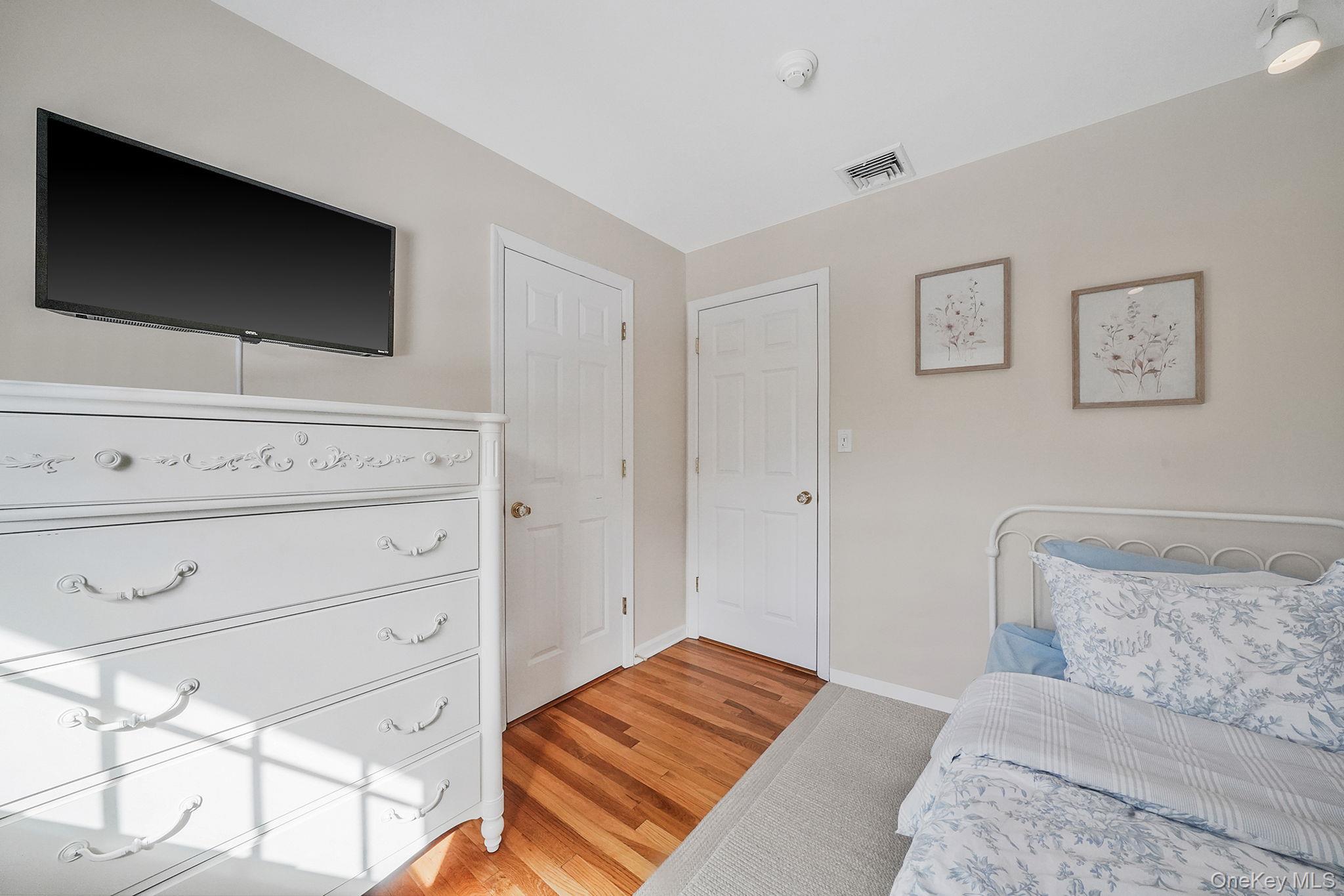 #20 photo, 109 Quaker Path, Stony Brook , NY 11790