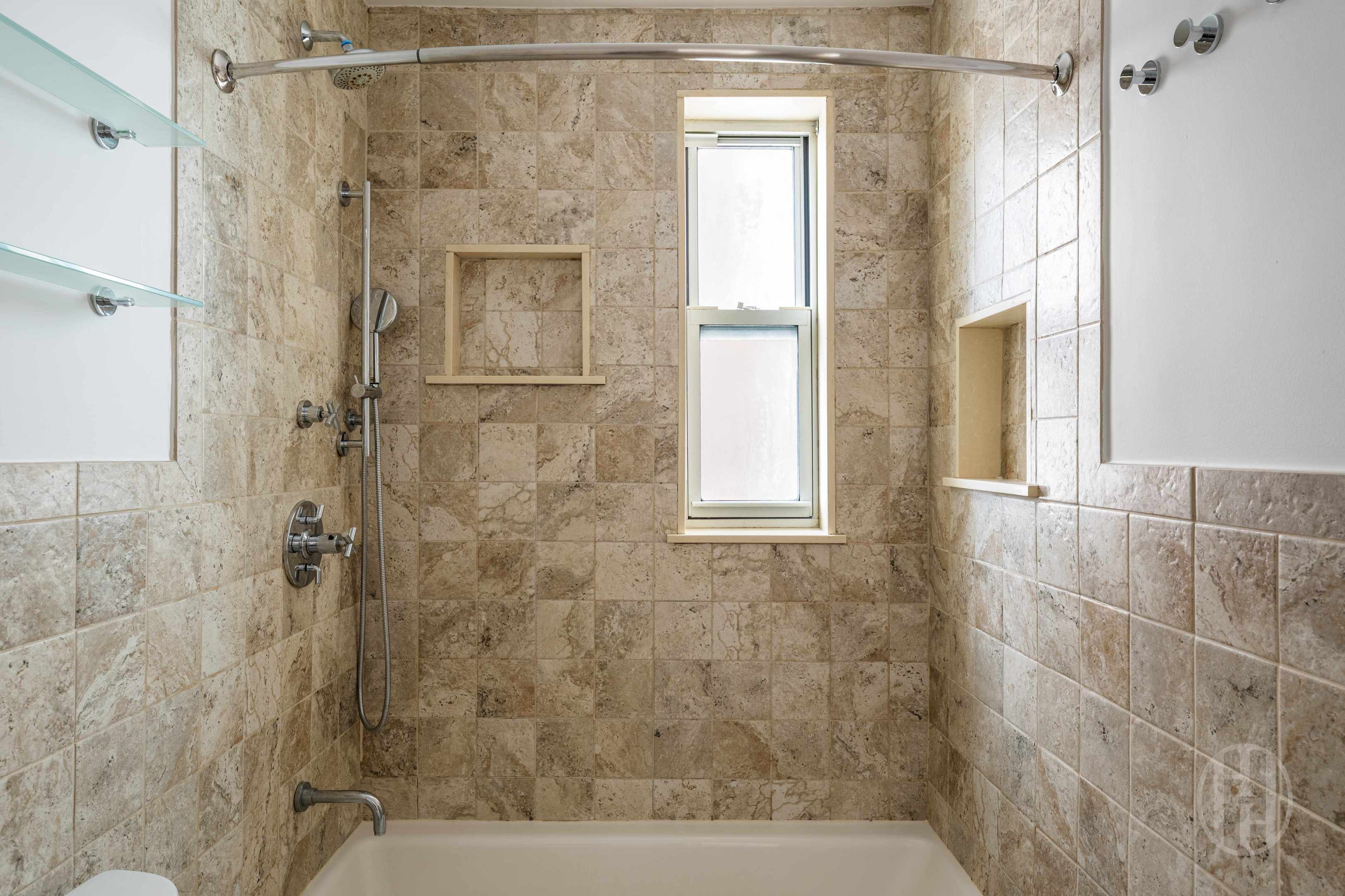 #11 photo, 33 E End Avenue, Yorkville , NY 10028