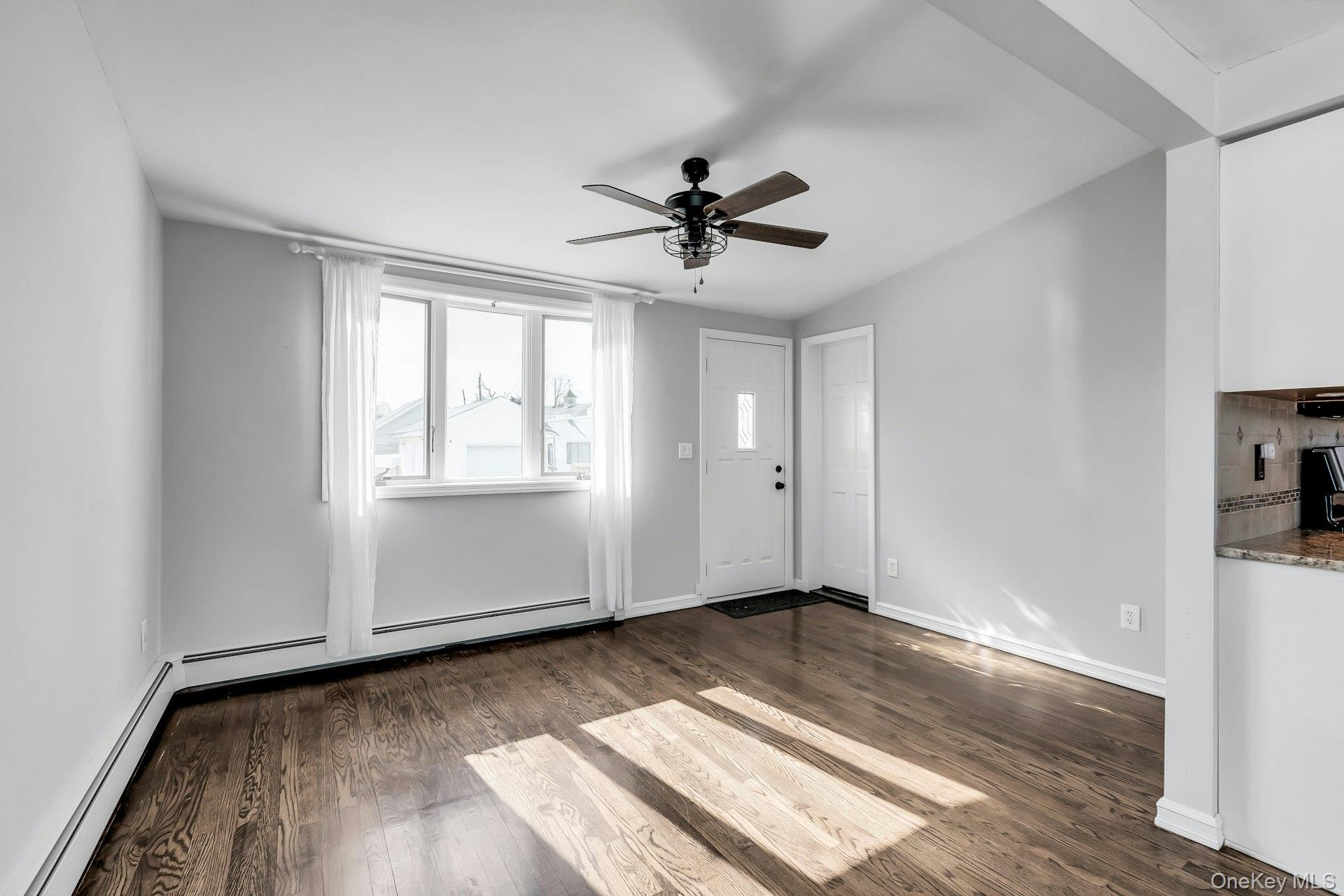 #14 photo, 48 E Madison Street, सफ़ोक काउंटी East Islip , NY 11730