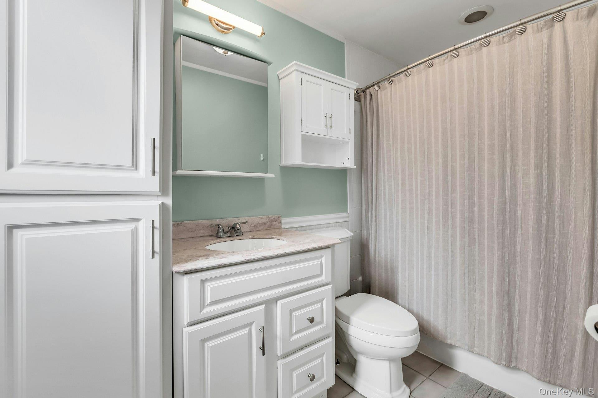 #16 photo, 48 E Madison Street, सफ़ोक काउंटी East Islip , NY 11730