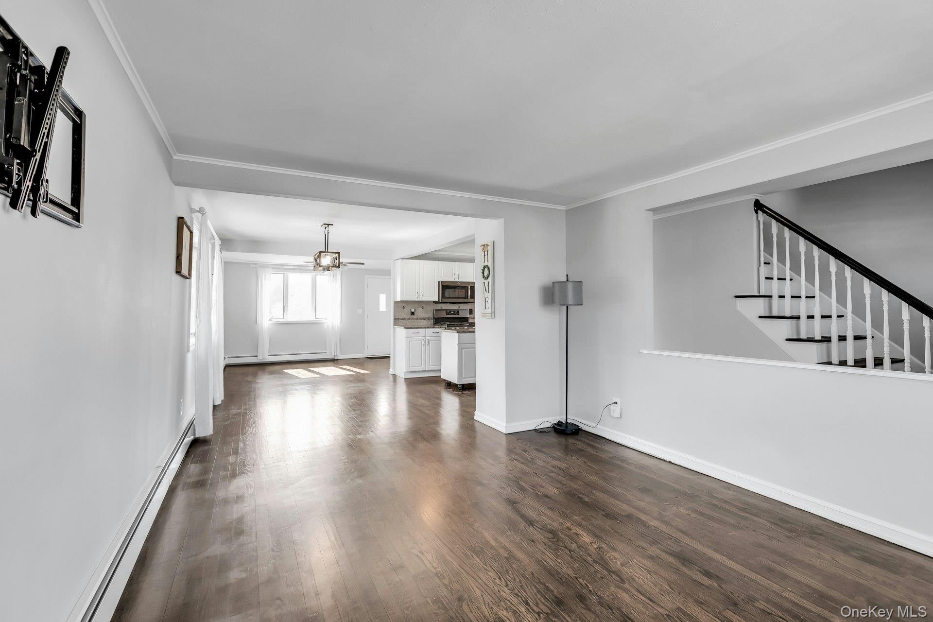 #3 photo, 48 E Madison Street, सफ़ोक काउंटी East Islip , NY 11730