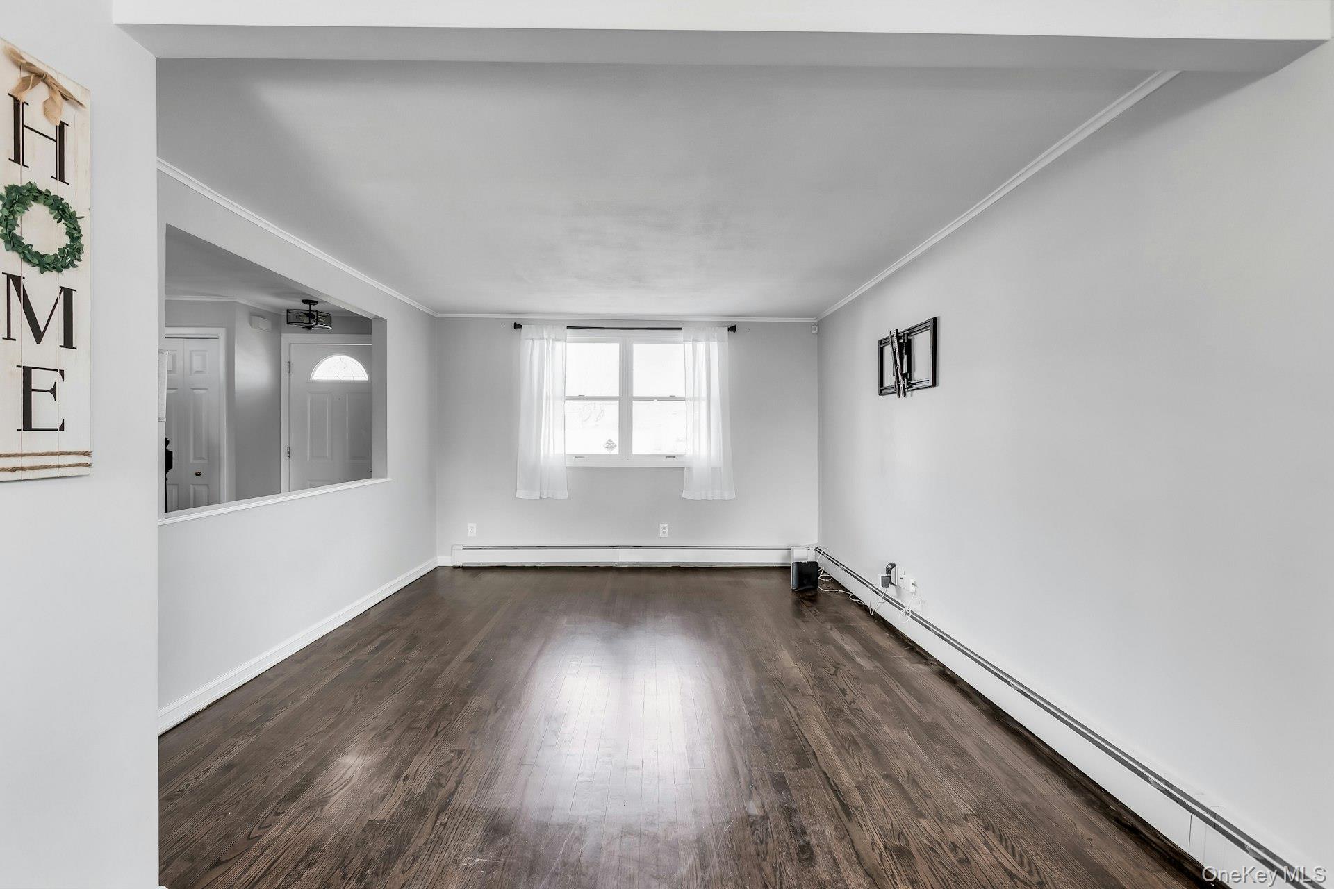 #4 photo, 48 E Madison Street, सफ़ोक काउंटी East Islip , NY 11730