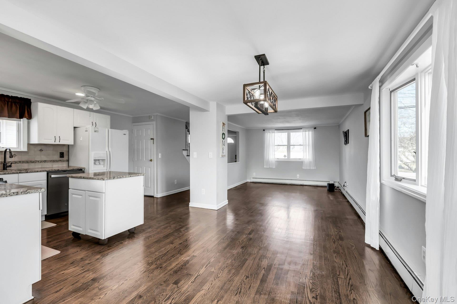 #7 photo, 48 E Madison Street, सफ़ोक काउंटी East Islip , NY 11730