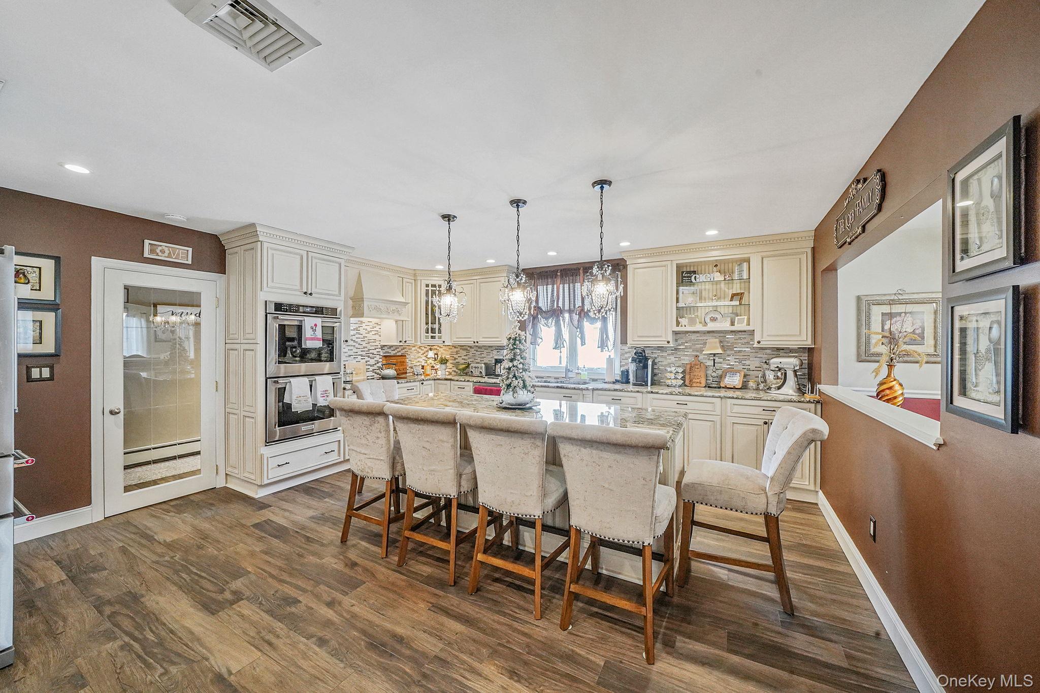 #10 photo, 3 Biscayne Avenue, Саффолк ‖ Farmingville , NY 11738