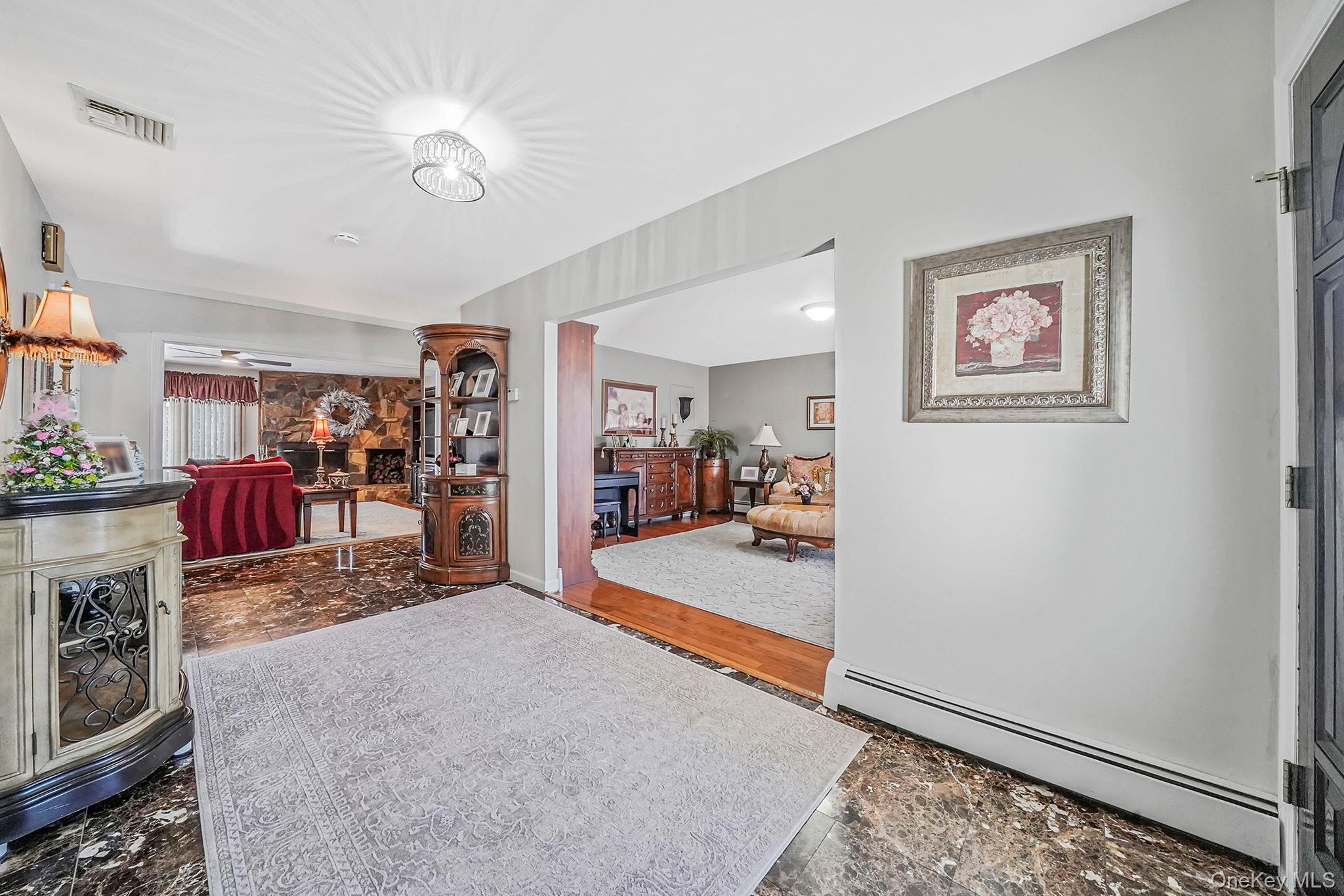 #4 photo, 3 Biscayne Avenue, Саффолк ‖ Farmingville , NY 11738