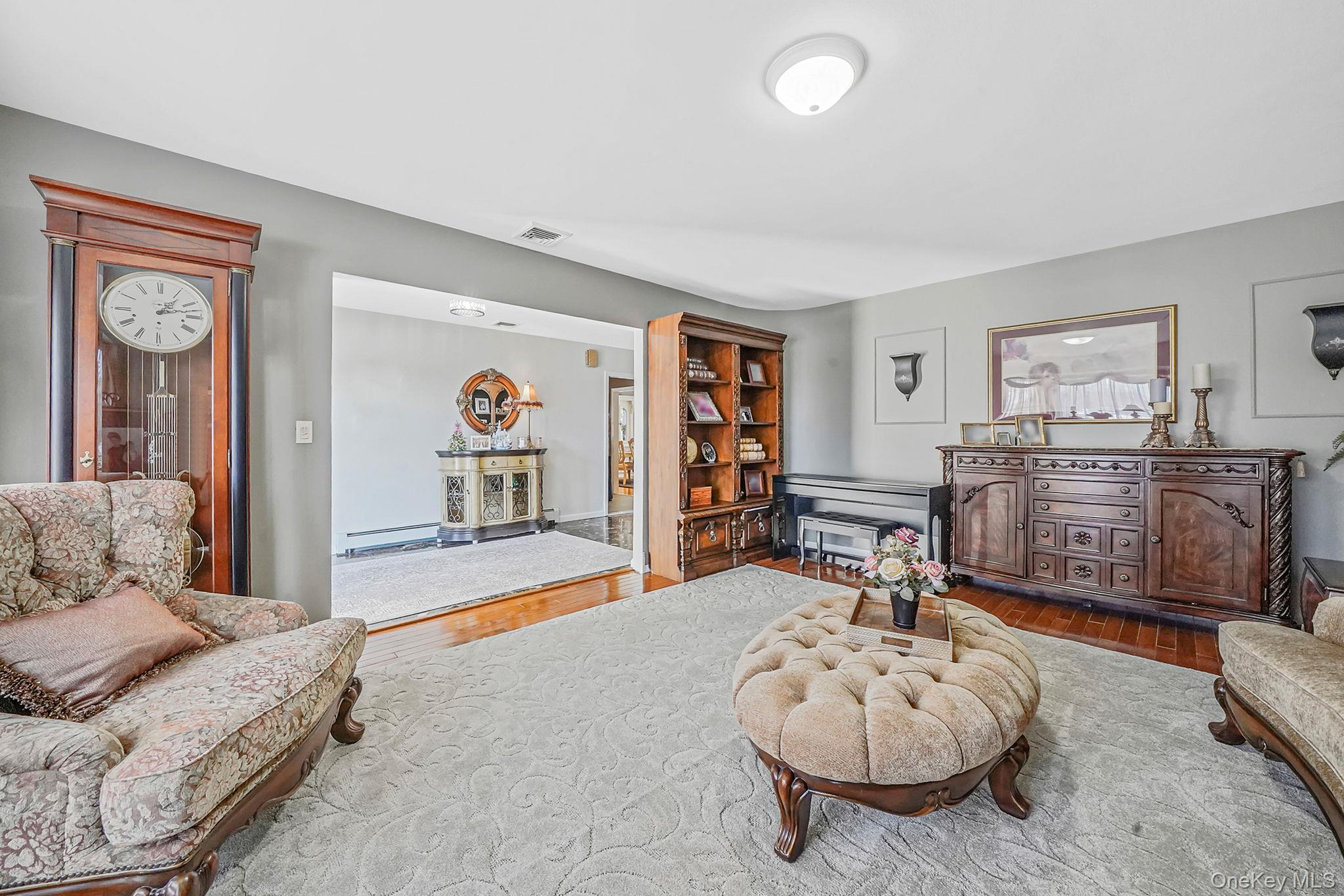 #8 photo, 3 Biscayne Avenue, Саффолк ‖ Farmingville , NY 11738