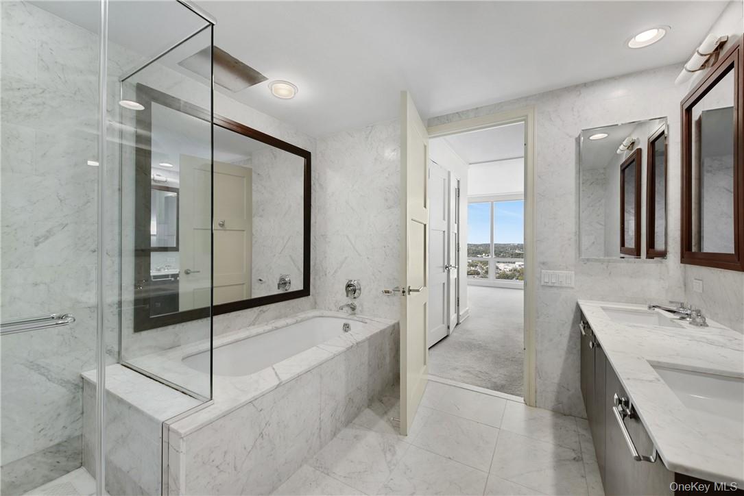 #12 photo, 1 Renaissance Square, White Plains , NY 10601