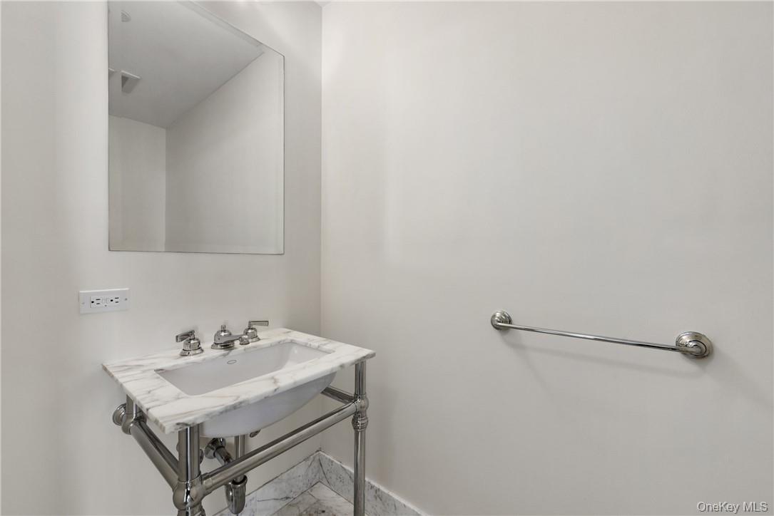 #8 photo, 1 Renaissance Square, White Plains , NY 10601