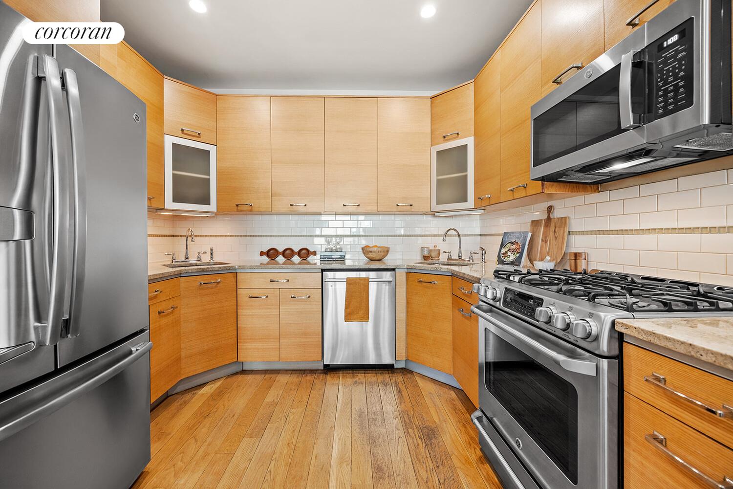 #5 photo, 384 MAPLE Street, Prospect Lefferts Gardens , NY 11225