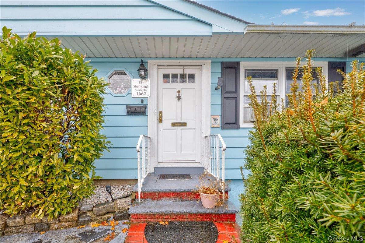 #2 photo, 1662 Greenway Boulevard, Нассау ‖ North Valley Stream , NY 11580