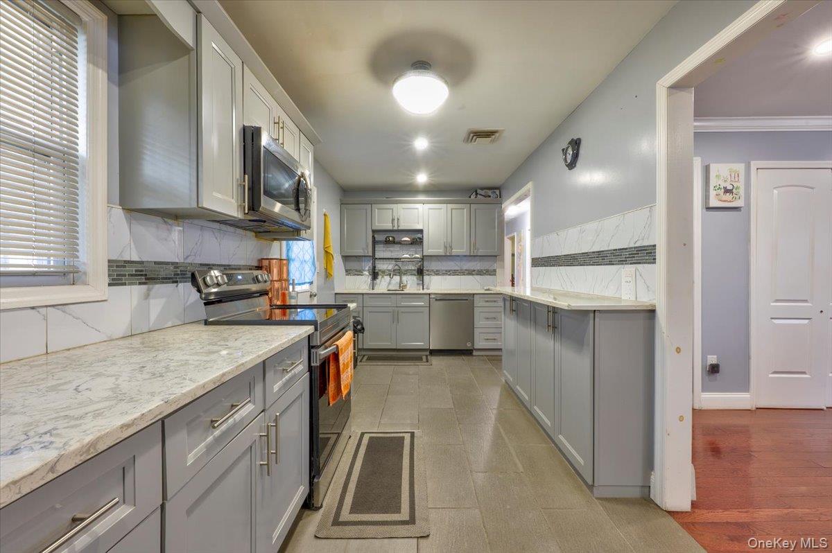 #7 photo, 1662 Greenway Boulevard, Нассау ‖ North Valley Stream , NY 11580