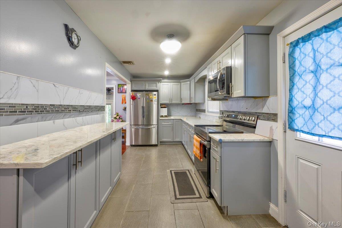 #8 photo, 1662 Greenway Boulevard, Нассау ‖ North Valley Stream , NY 11580