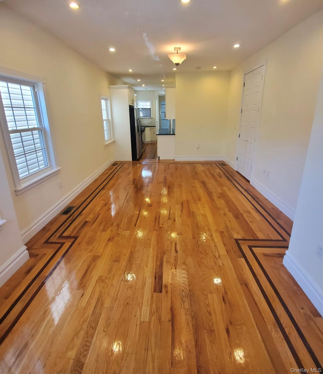 #2 photo, 8540 76th Street, कुईंस Woodhaven , NY 11421