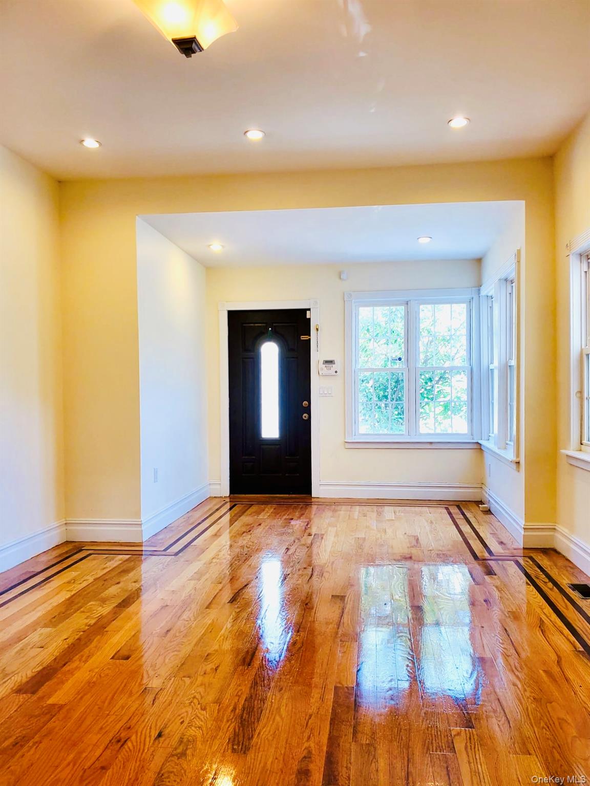 #3 photo, 8540 76th Street, कुईंस Woodhaven , NY 11421