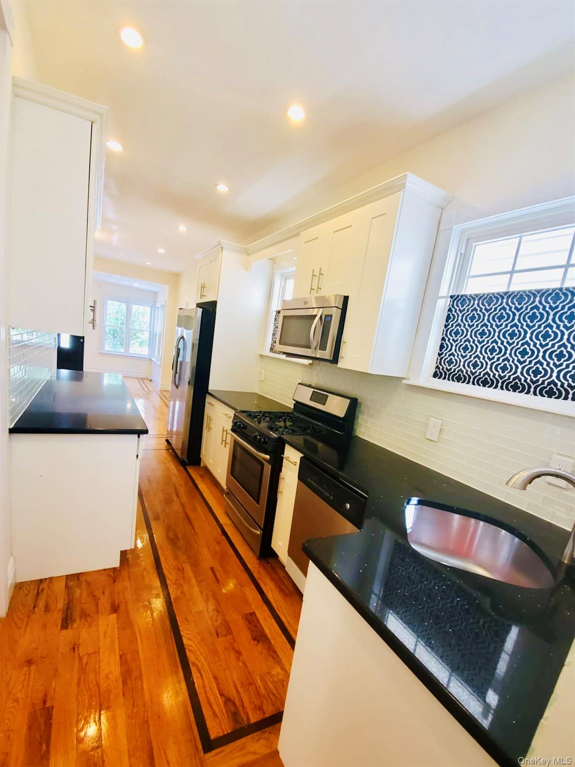 #5 photo, 8540 76th Street, कुईंस Woodhaven , NY 11421