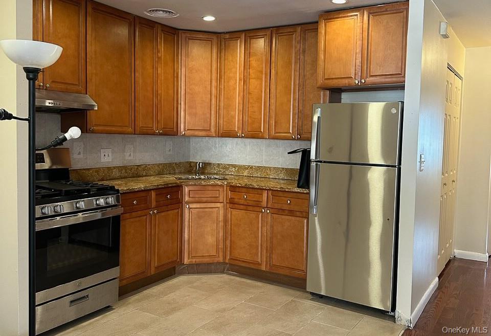 #6 photo, 858 E 175th Street, Bronx , NY 10460