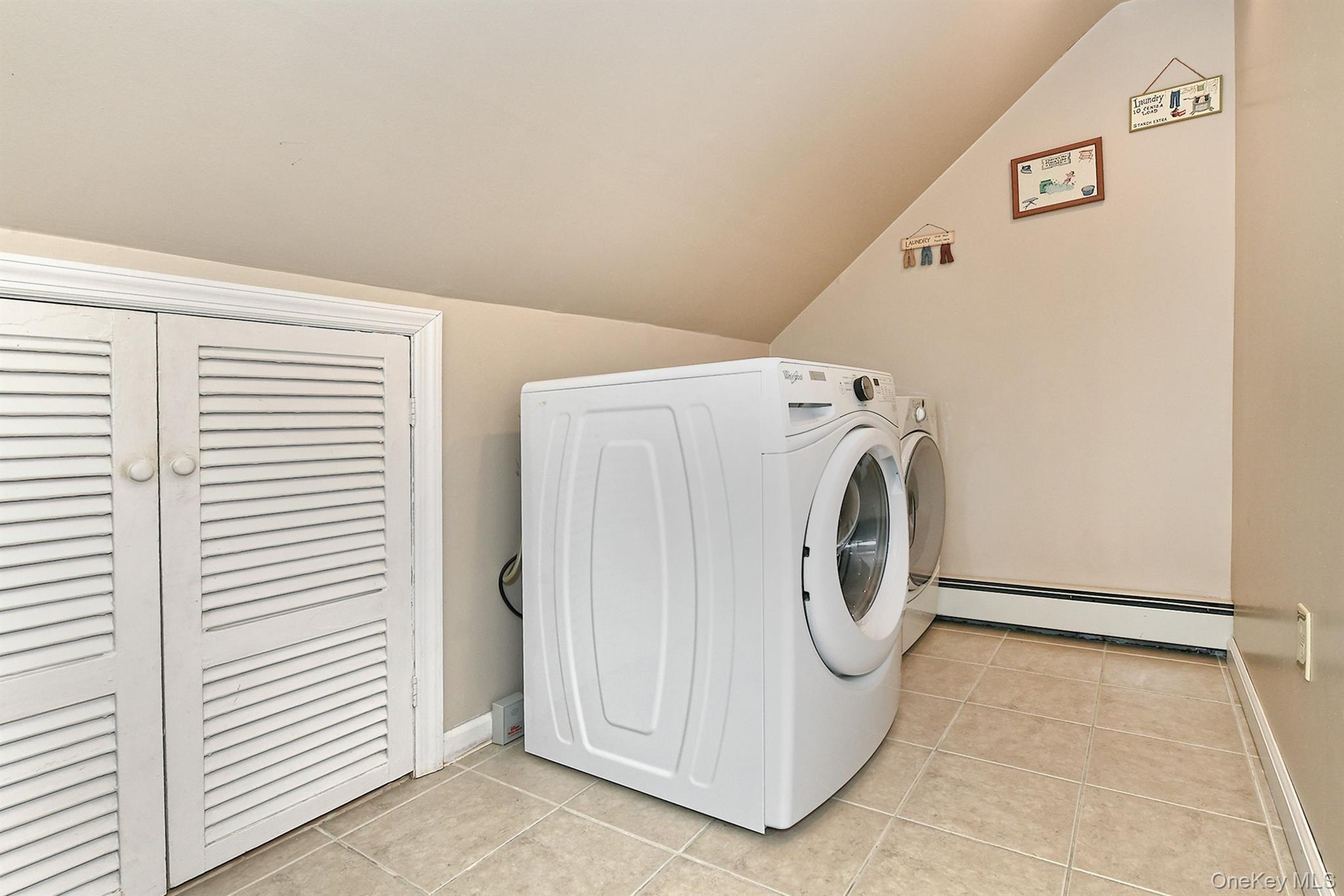 #19 photo, 232 Old Farm Road, Levittown , NY 11756