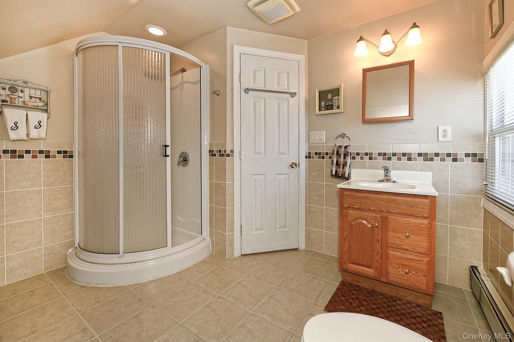 #20 photo, 232 Old Farm Road, Levittown , NY 11756