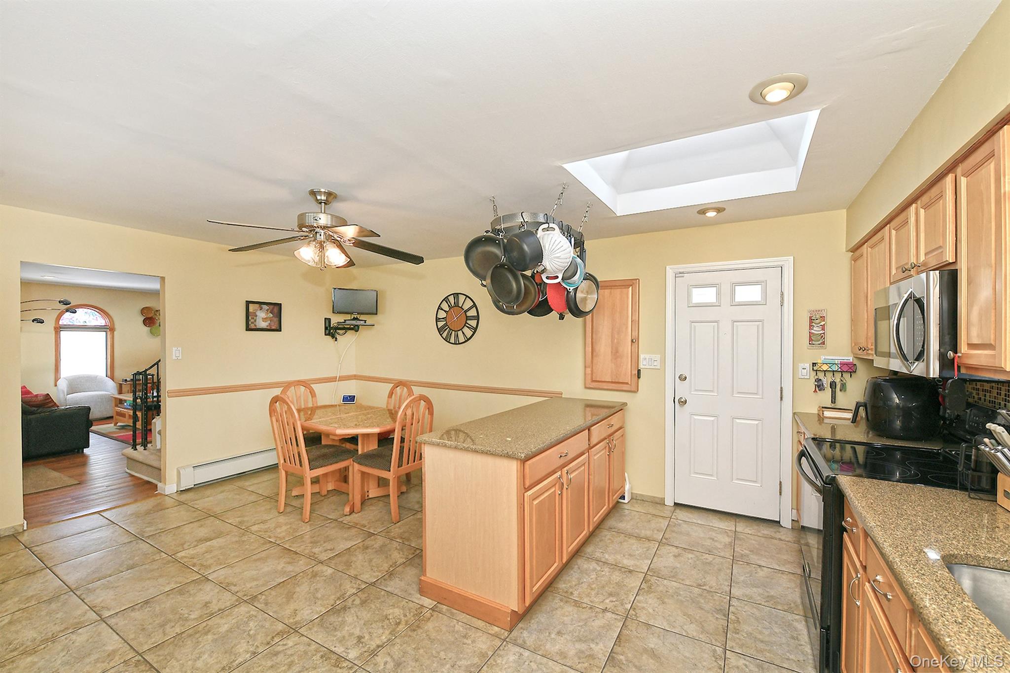 #7 photo, 232 Old Farm Road, Levittown , NY 11756