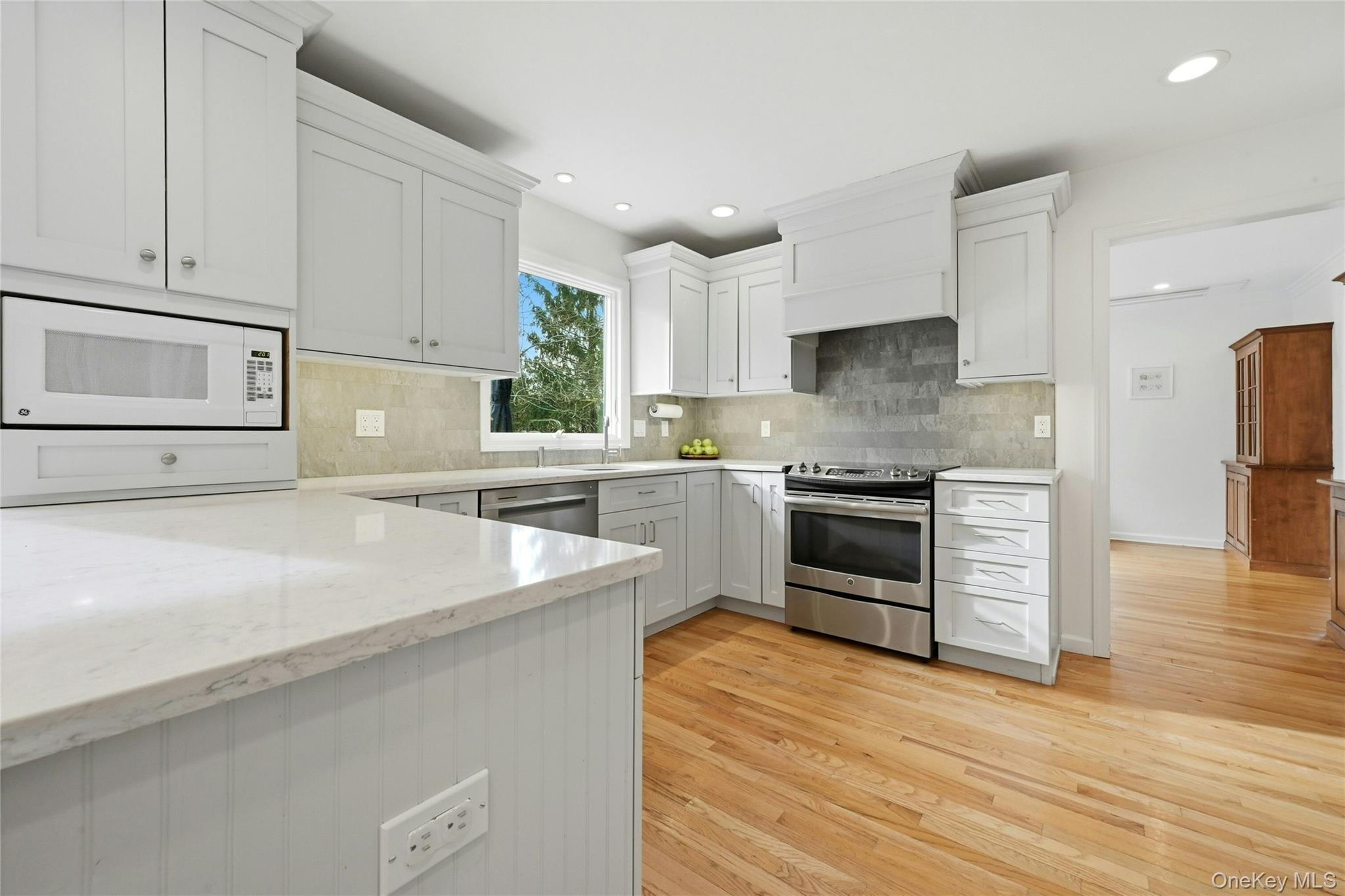 #10 photo, 10 Woodhull Road, सफ़ोक काउंटी East Setauket , NY 11733