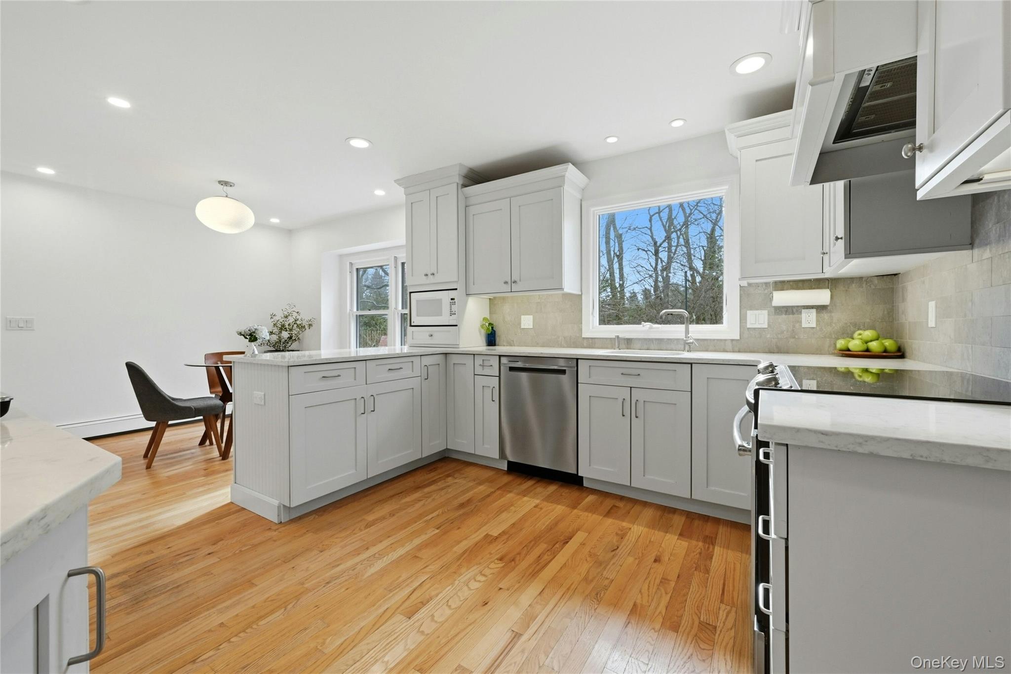 #11 photo, 10 Woodhull Road, सफ़ोक काउंटी East Setauket , NY 11733