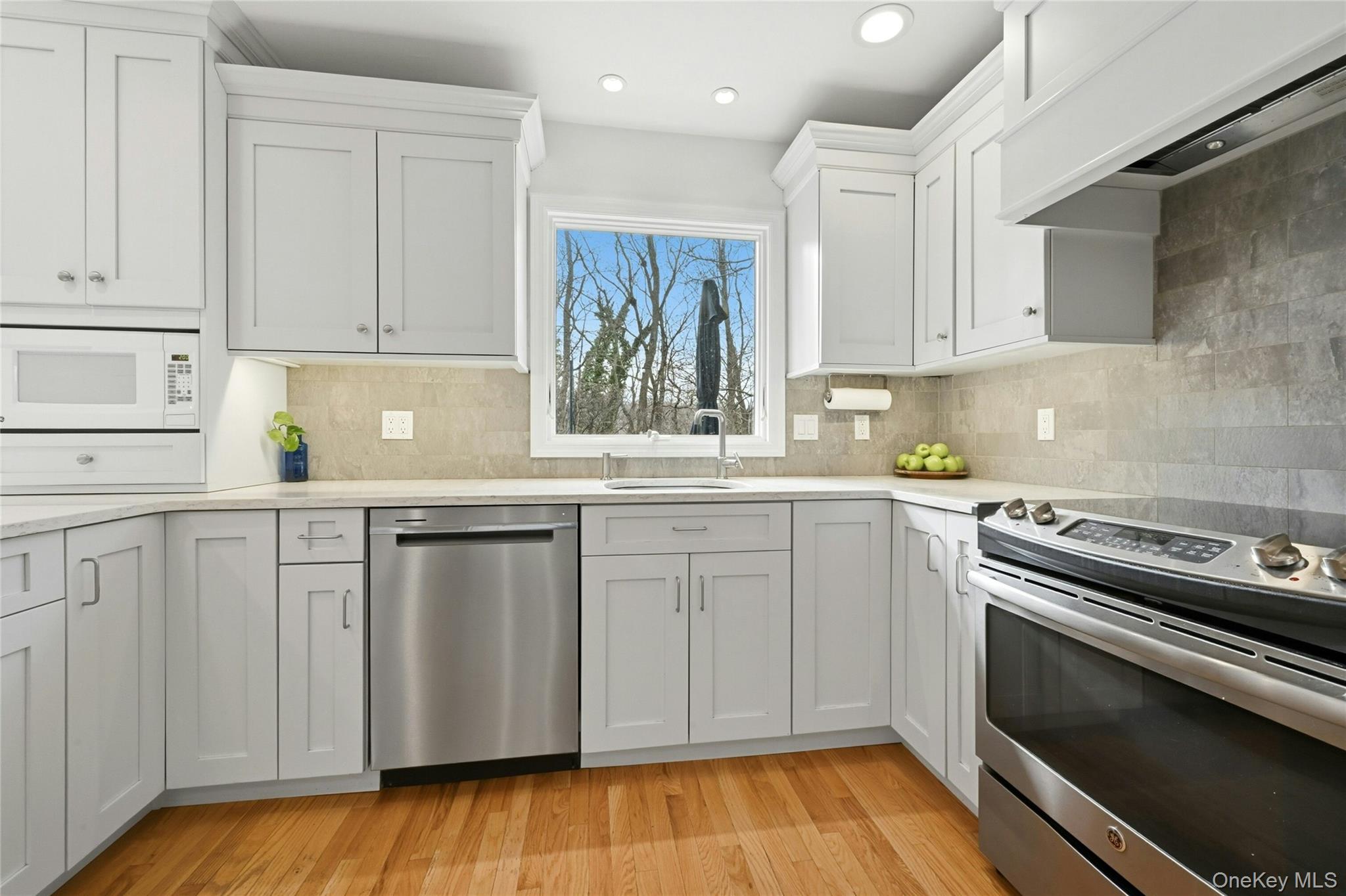 #13 photo, 10 Woodhull Road, सफ़ोक काउंटी East Setauket , NY 11733