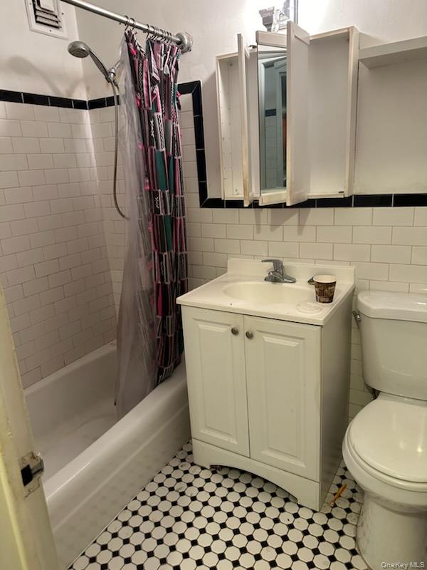 #4 photo, 3412 113th Street, Corona , NY 11368